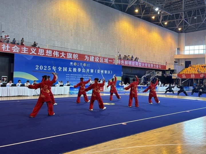 比赛现场, 天参加集体