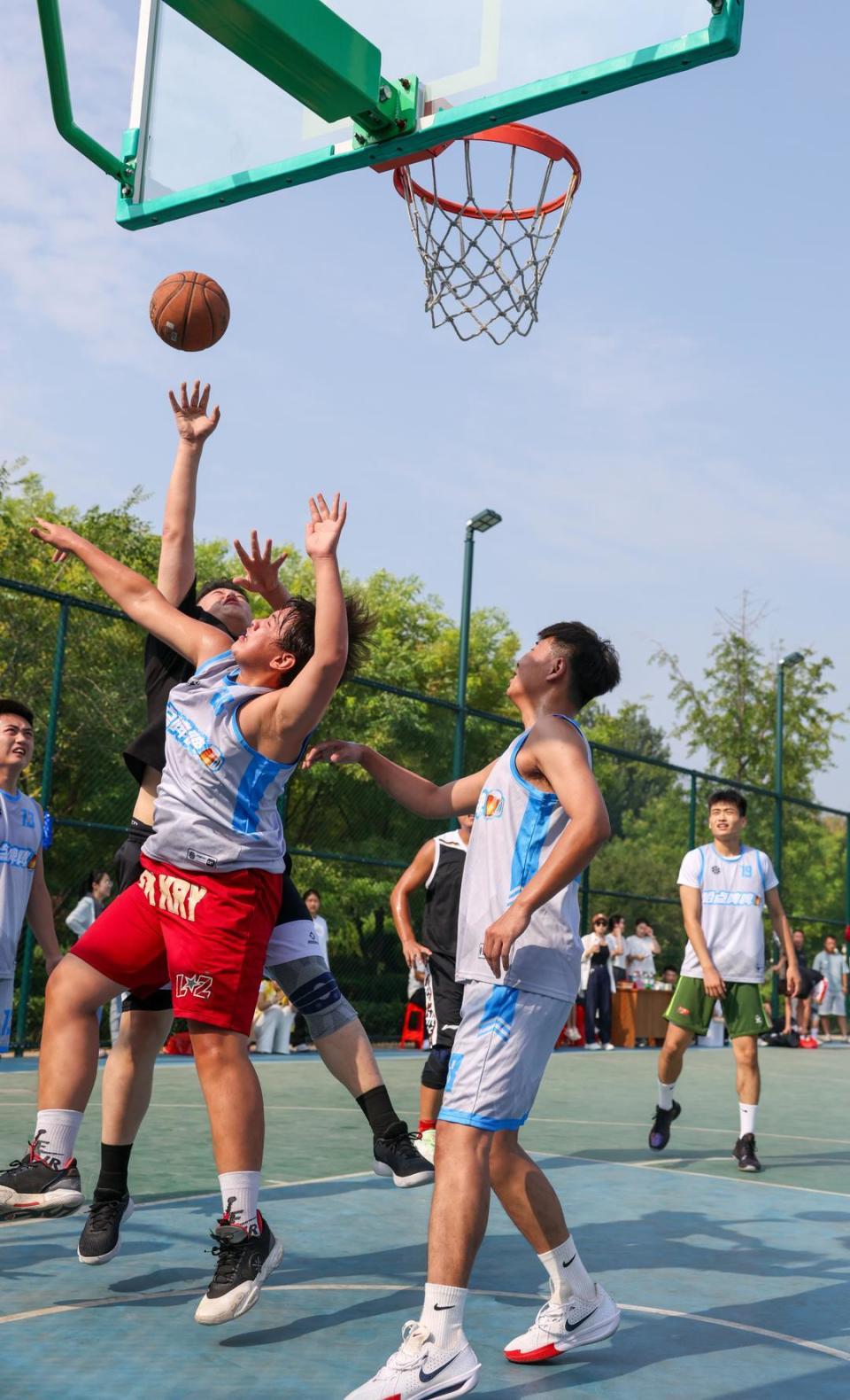 融合, inews, 经过激烈的