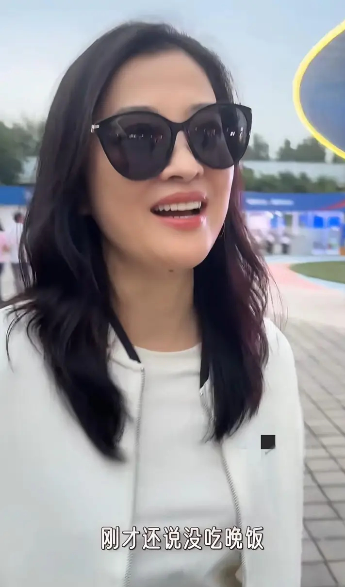 Ogiyy, wkjbr, 人外出休闲 Ogiyy, wkjbr, 人外出休闲