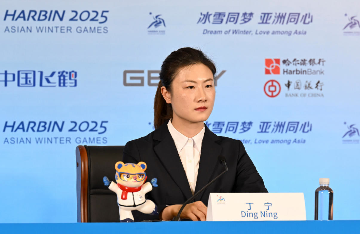 盛会, 新职, 会上夺得乒